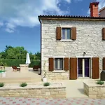 Two-bedroom With A Fireplace In Barban