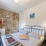 Feriehus Two-bedroom With A Fireplace In Barban