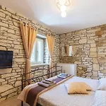 Two-bedroom With A Fireplace In Barban