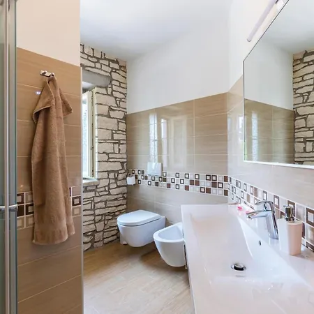 2 Bedroom Beautiful In Nyaraló Barban