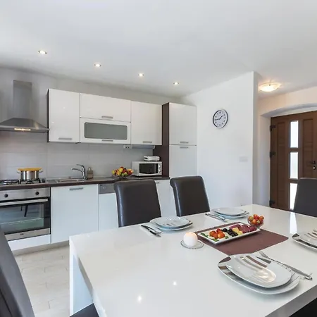 2 Bedroom Beautiful In * Barban