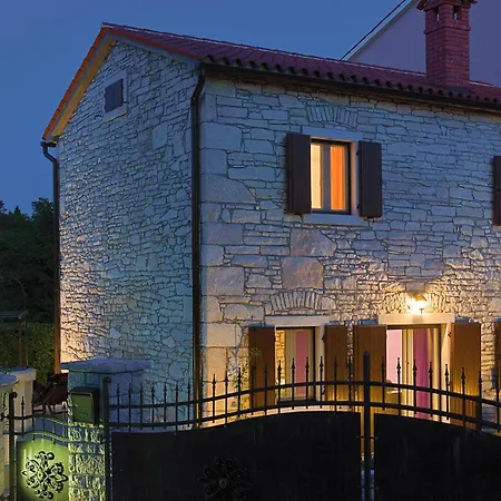 Semesterbostad Two-bedroom With A Fireplace In Barban