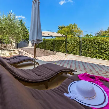 Vakantiehuis 2 Bedroom Beautiful In *