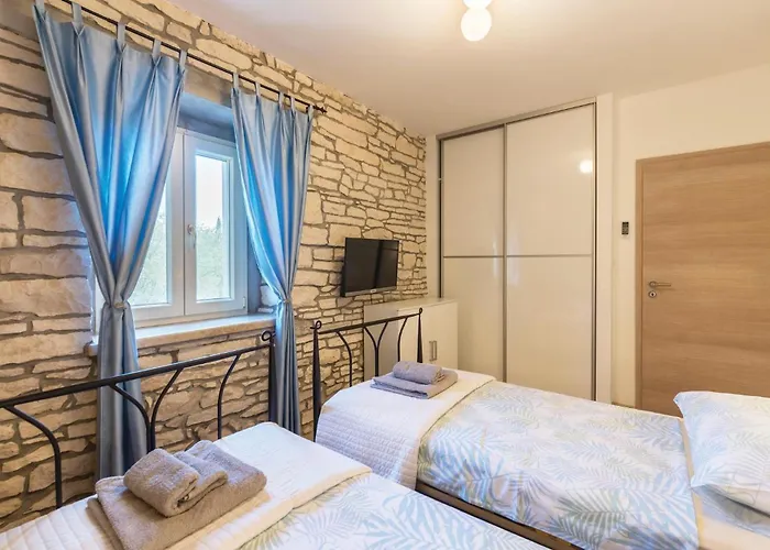 Two-bedroom With A Fireplace In Semesterbostad Barban