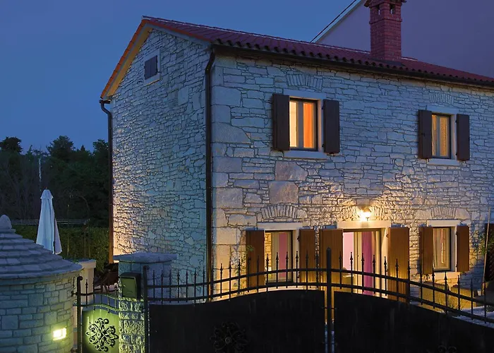 Semesterbostad Two-bedroom With A Fireplace In Barban